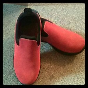 Red Lands' End mules.